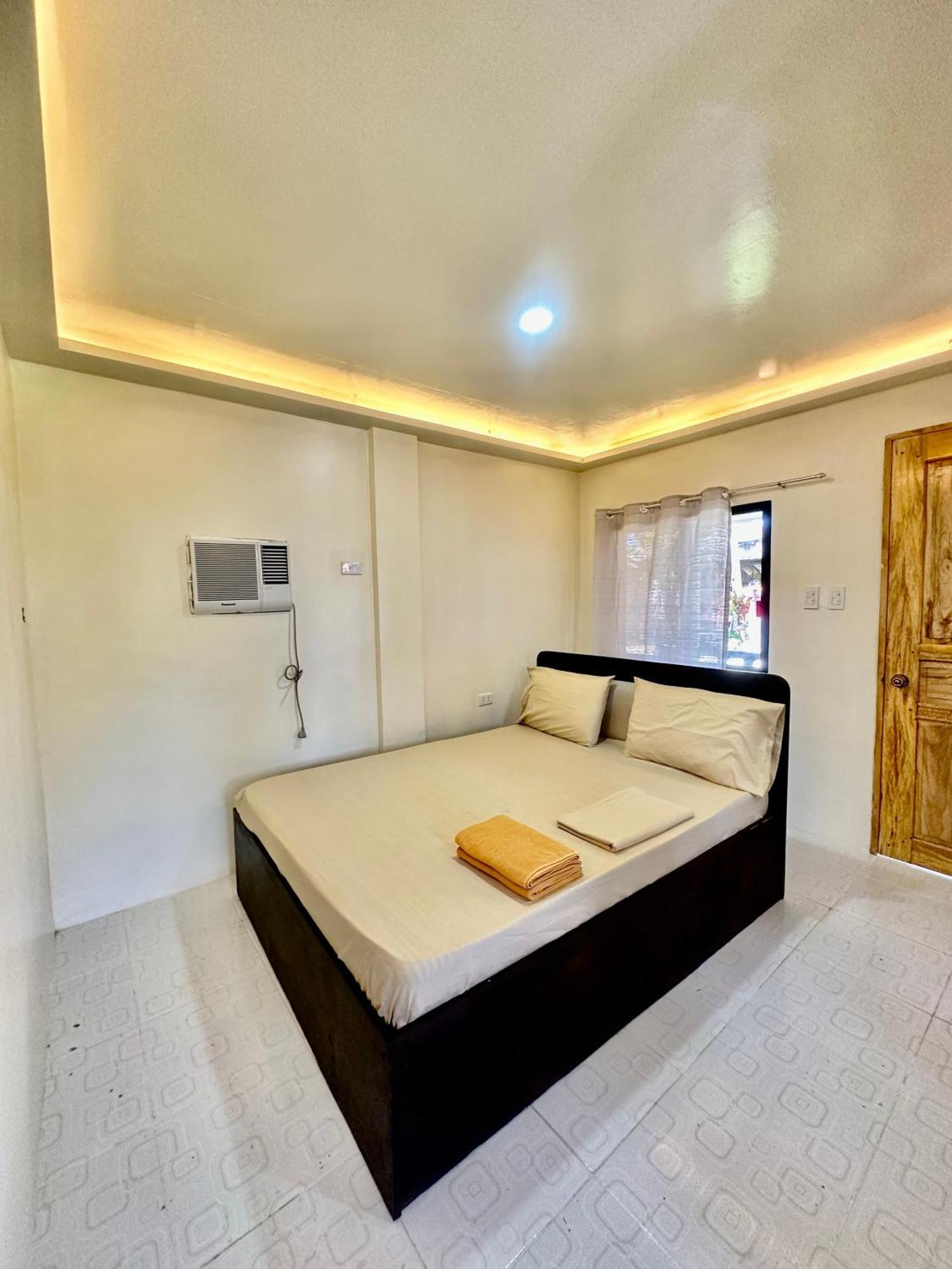 Cris & Mar Homestay Burgos  外观 照片