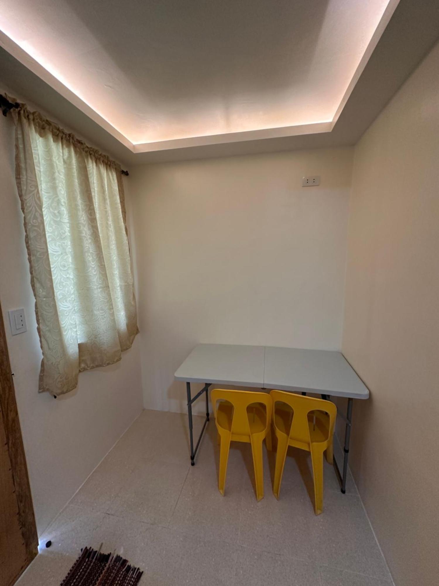 Cris & Mar Homestay Burgos  外观 照片