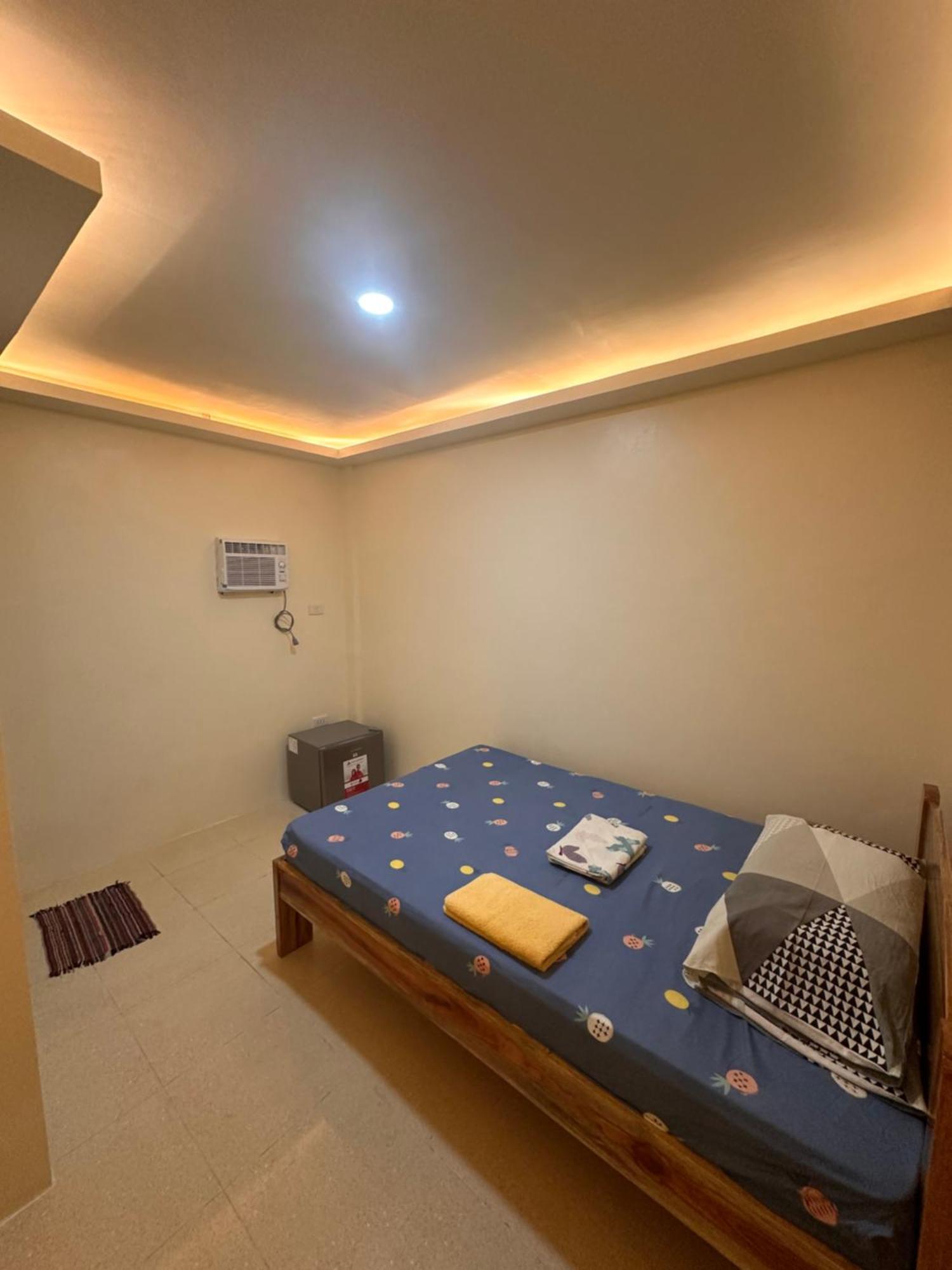 Cris & Mar Homestay Burgos  外观 照片