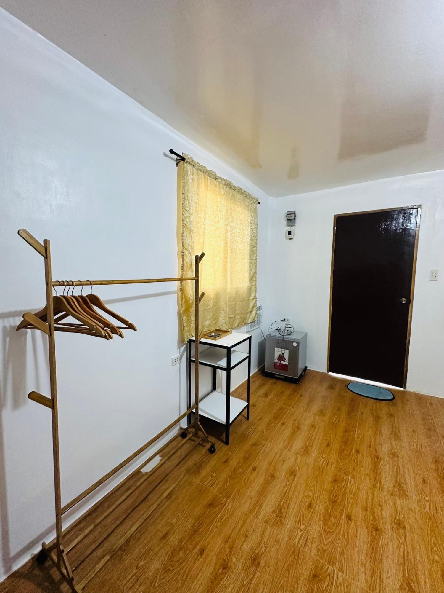 Cris & Mar Homestay Burgos  外观 照片
