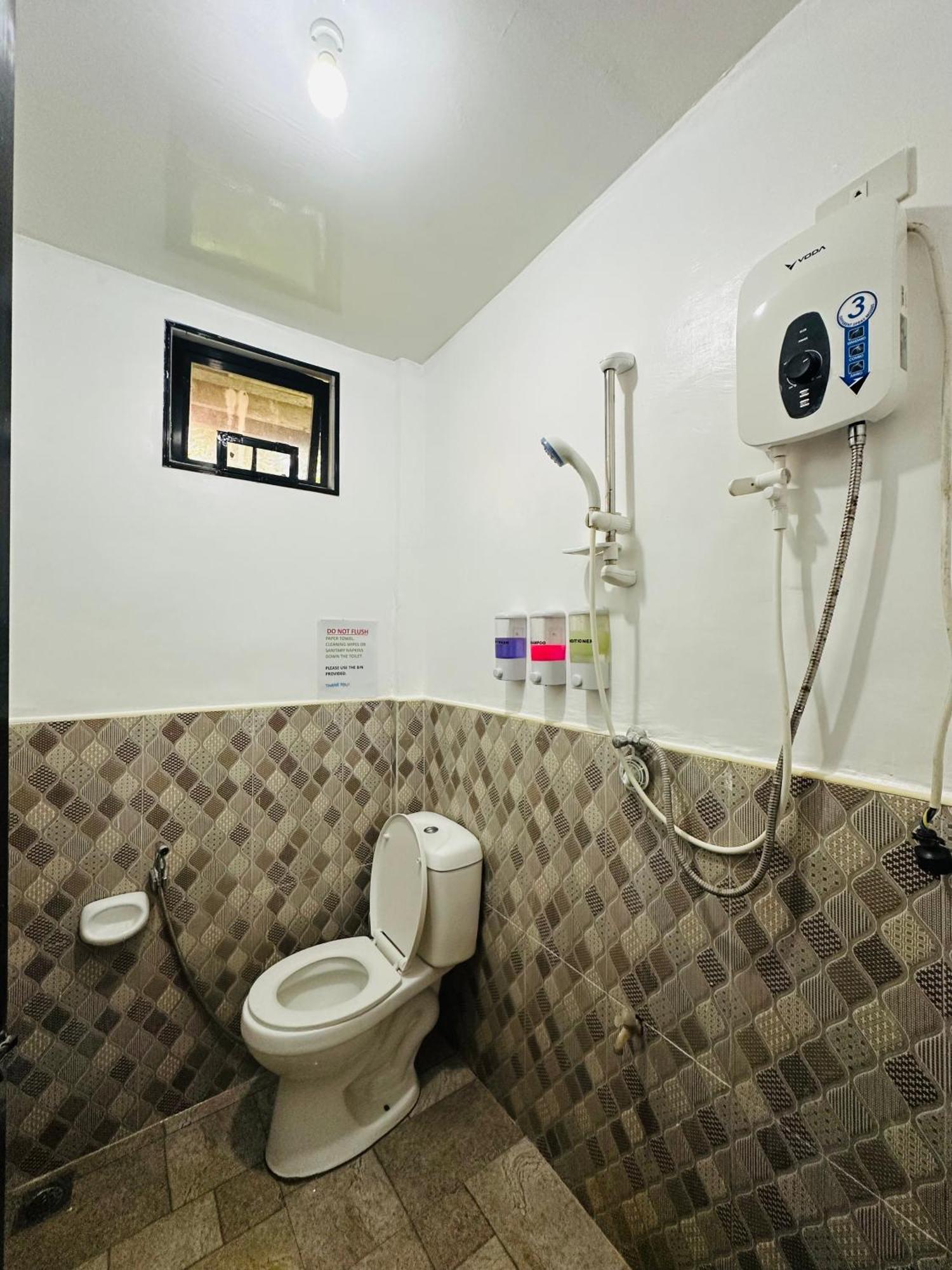 Cris & Mar Homestay Burgos  外观 照片